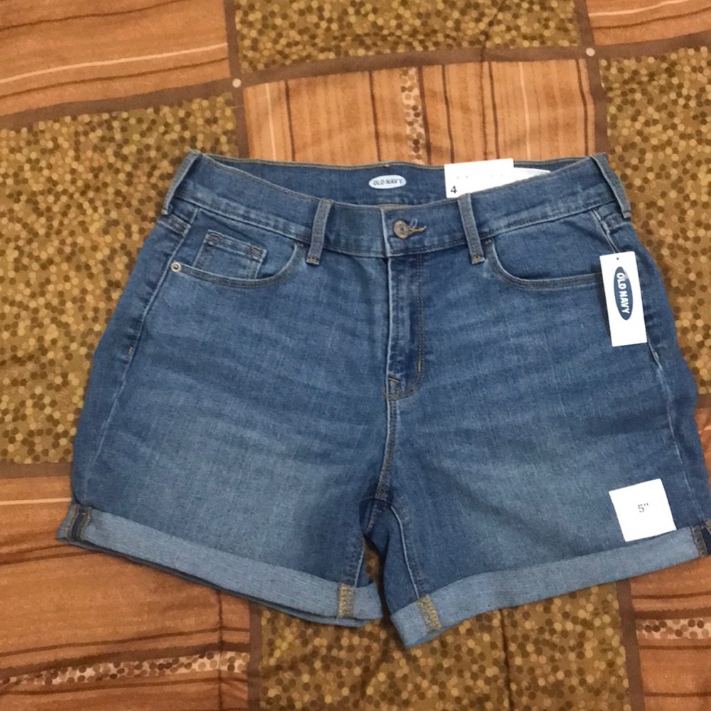 NWT size 4 old navy women’s shorts